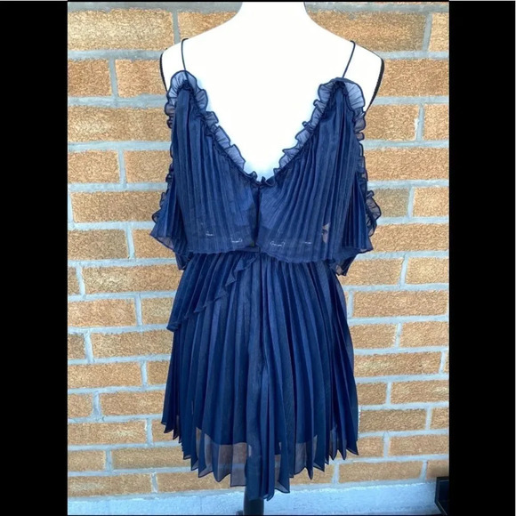 La Maison Talulah Pleated Wonder belted size xs - Picture 10 of 12